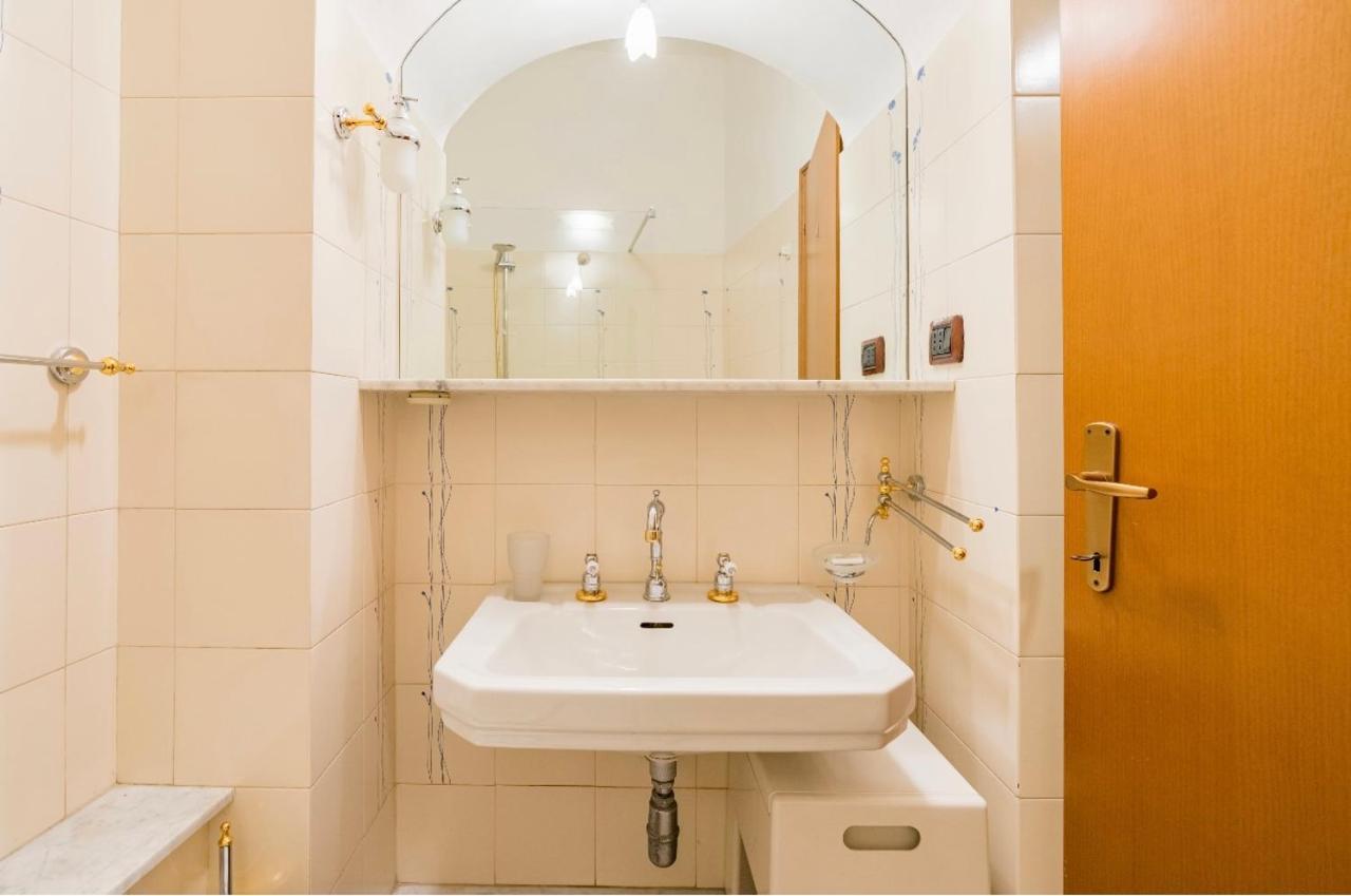 Central And Spacious Apartment Florence Luaran gambar