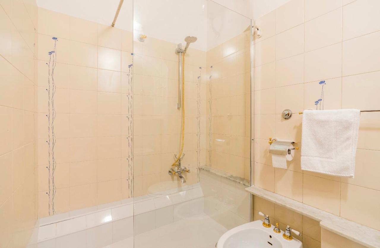 Central And Spacious Apartment Florence Luaran gambar